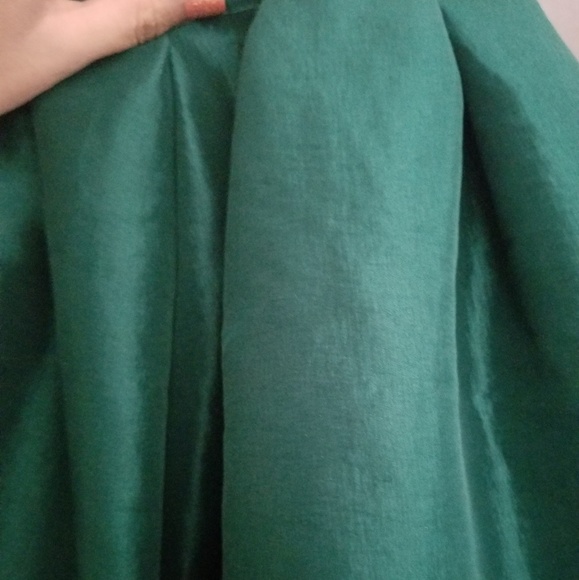 Green skirt - Picture 2 of 3